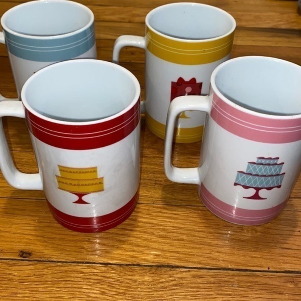Cake Boss Ace off Cakes mug bundle set needs to be cleaned up from storage GUC.